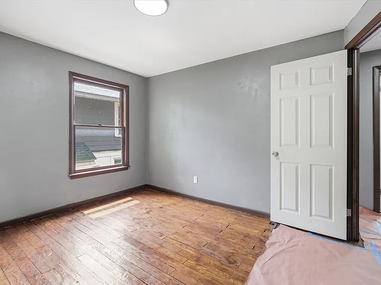 142 Western Ave — Photo 11