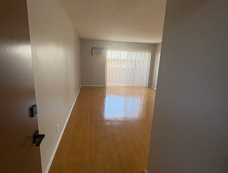 1550 N Harvard Blvd #15 — Photo 1