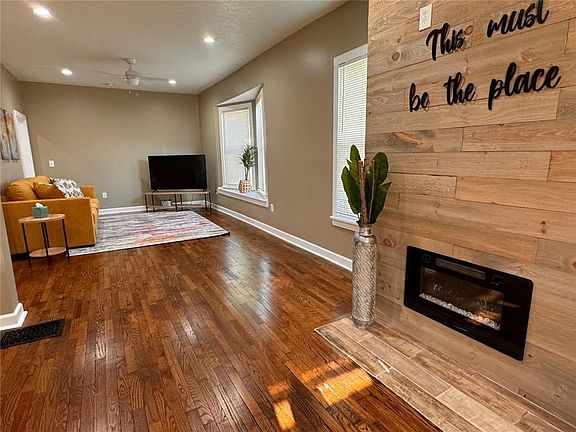 4th image of 2205 Prospect Ave