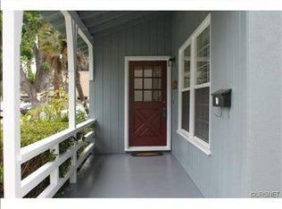 21915 Viscanio Rd, Woodland Hills, CA 91364