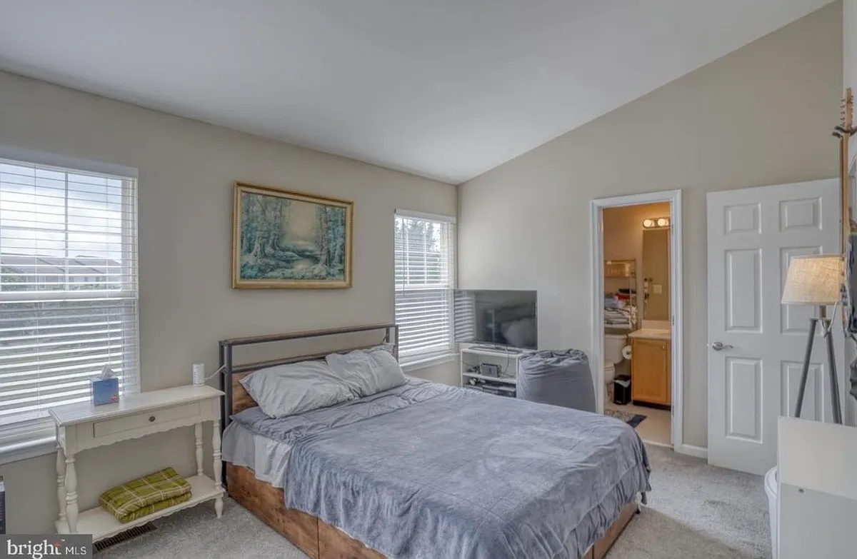 Building Photo - 341 Creekside Commons Ct