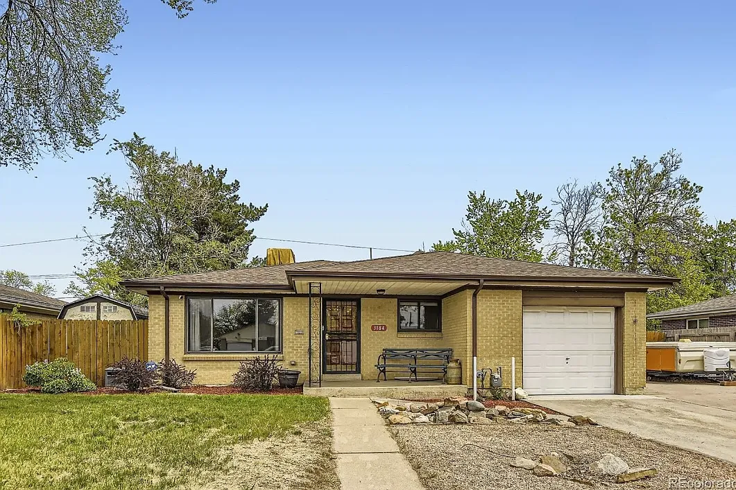 3184 Vaughn St — Photo 1