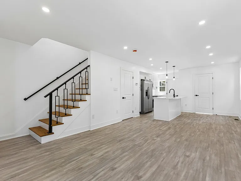 4627 H St SE — Photo 1