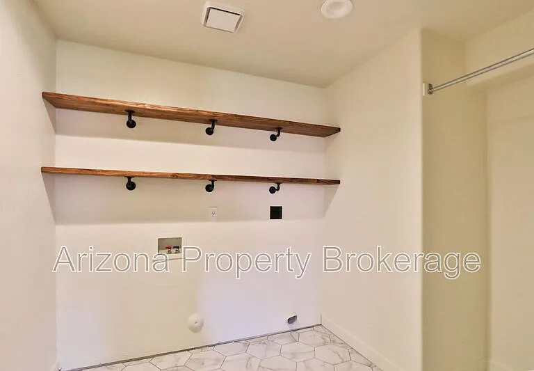 4601 E Scott Ave — Photo 20