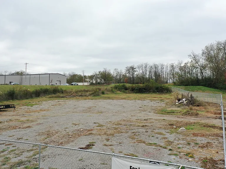 200 Cemetery Ave — Photo 10