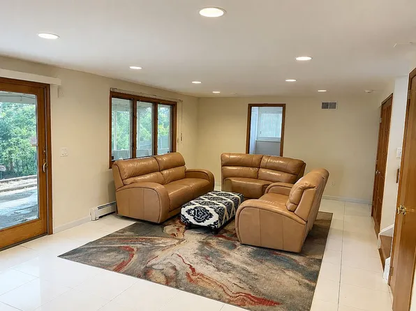 14 Deerhill Ln, Scarsdale, NY 10583
