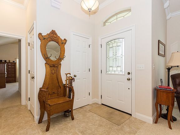 4th image of 726 E Teresa Ave