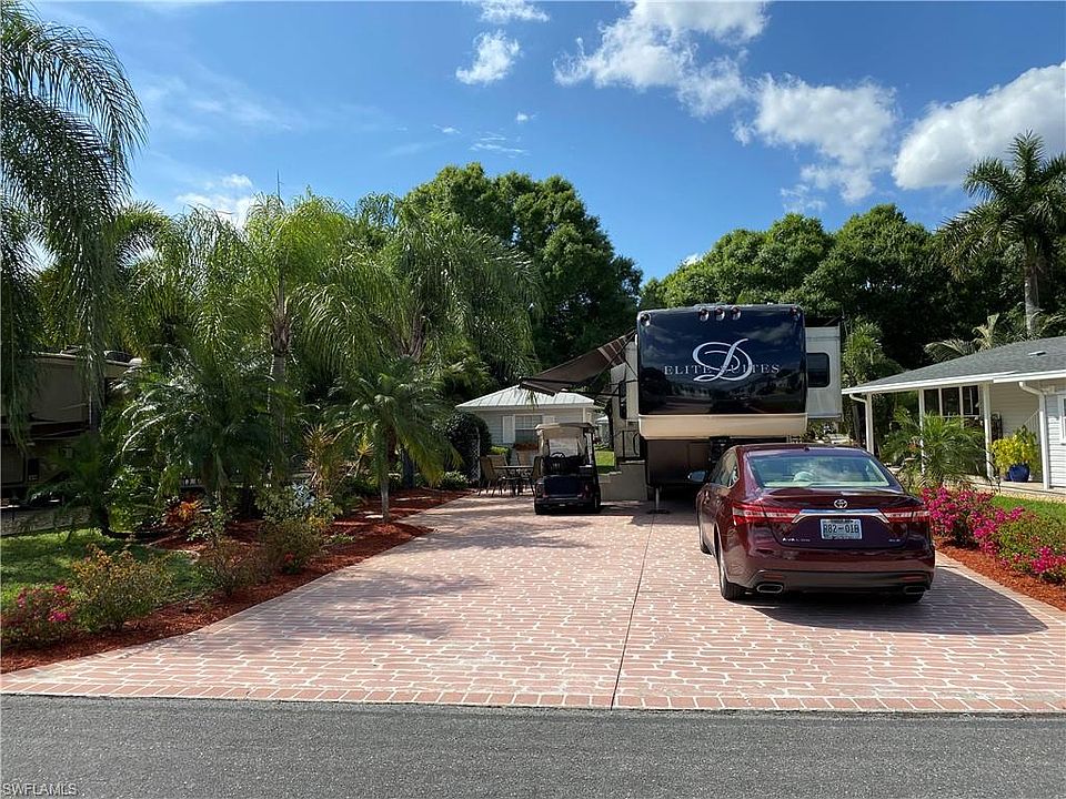 1st image of 10039 Parkwood Dr