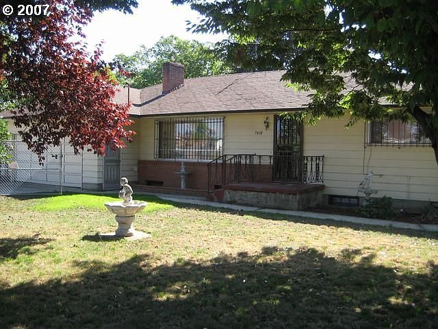 King front yard