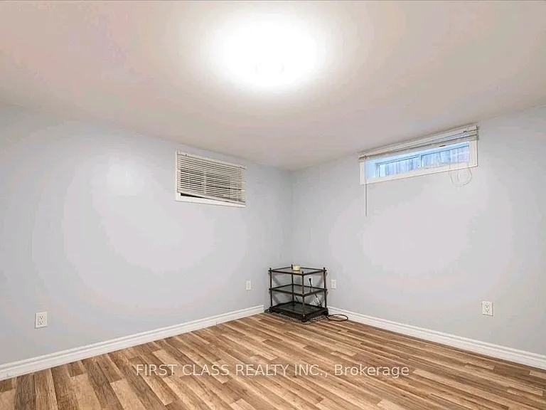 378 Martin St — Photo 14