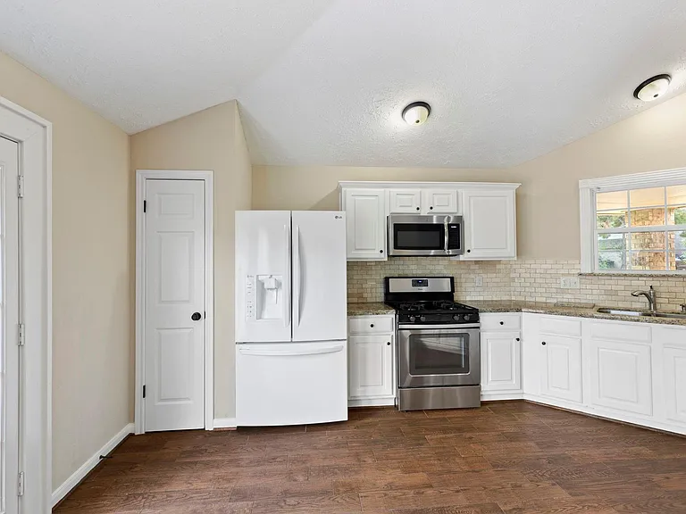 21435 Deerhaven Dr — Photo 9