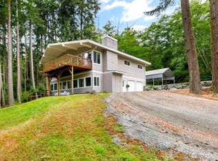 271 Lagoon Point Rd, Greenbank, WA 98253