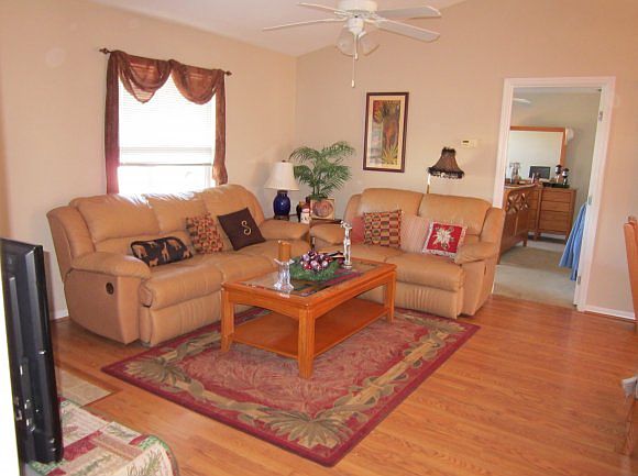 1st image of 21 Hemlock Radial Dr