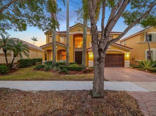 701 Nandina Dr, Fort Lauderdale, FL 33327