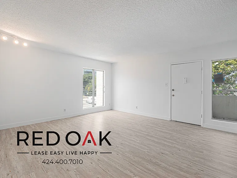 700 Glenway Dr #7 — Photo 7