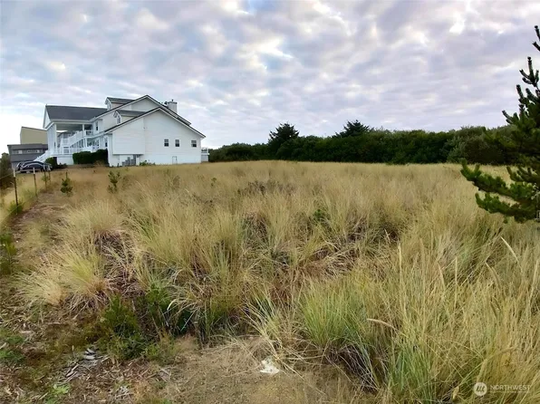 863 Ocean Shores Boulevard NW, Ocean Shores, WA 98569