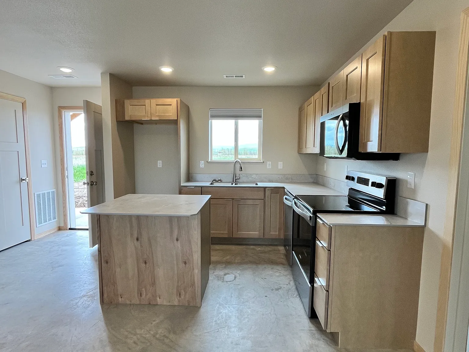 2 bed, 800 sqft, $1,200 — Photo 2