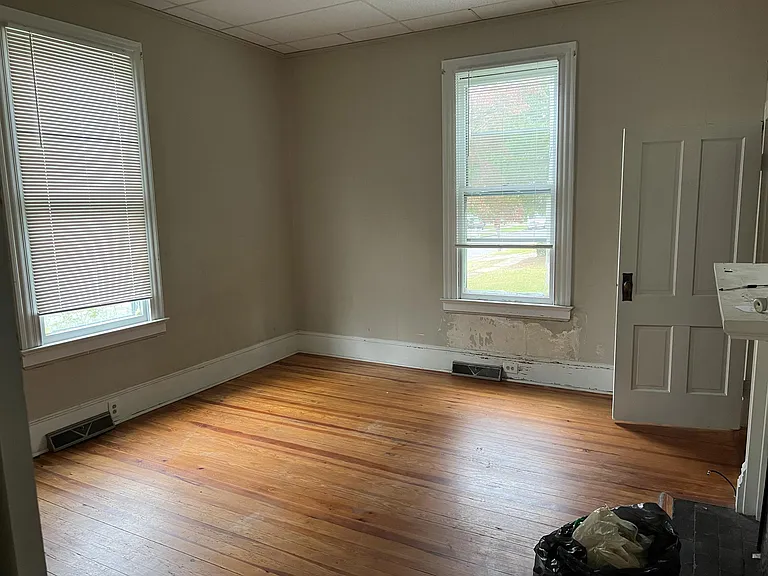 212 E Capitola Ave — Photo 6