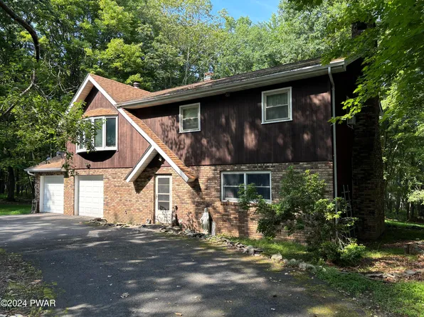 141 Friendship Dr, Hawley, PA 18428