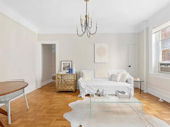 125 West 12th Street image 1 of 10