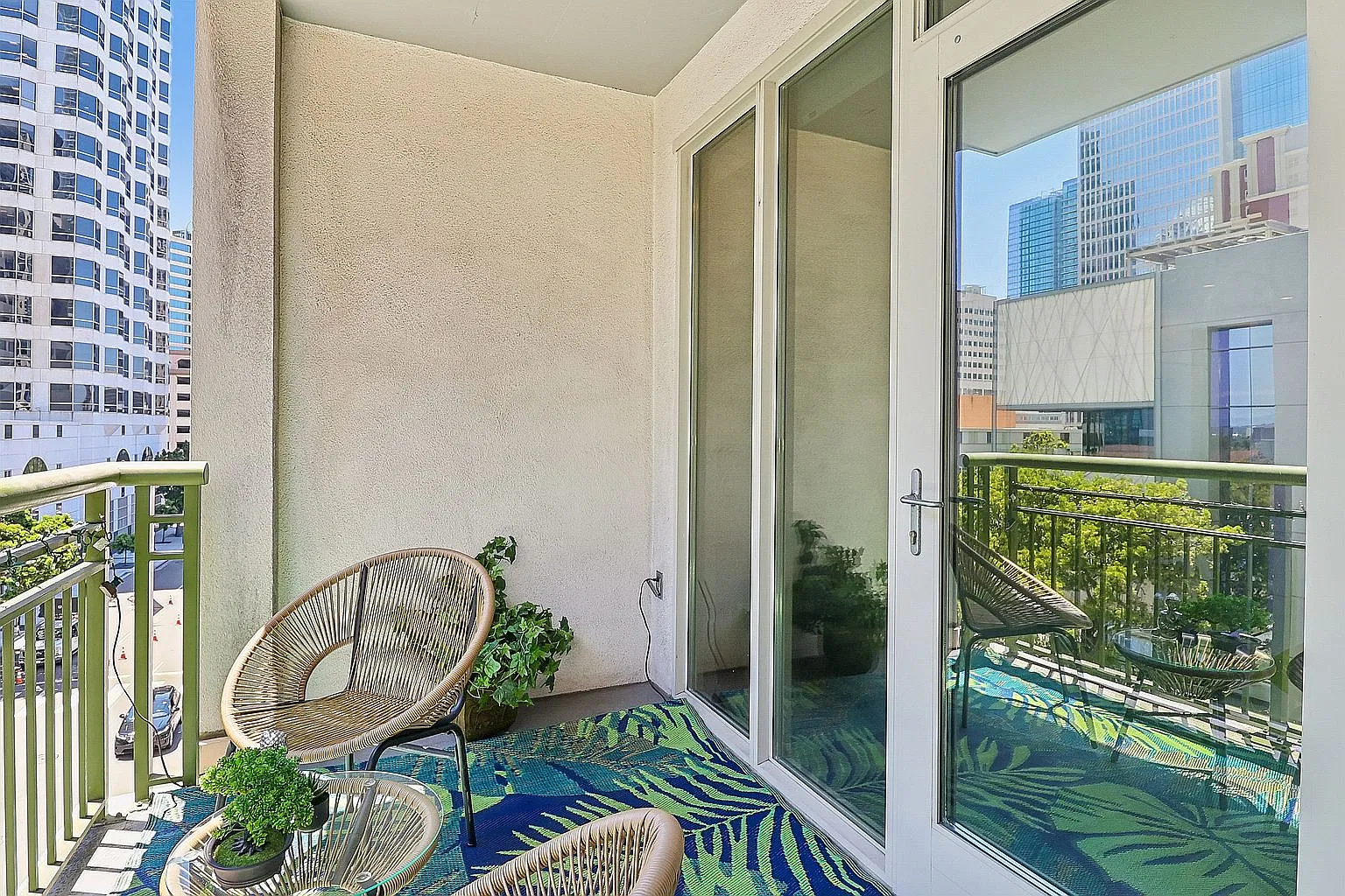 1 bed, 943 sqft, $3,450 — Photo 3