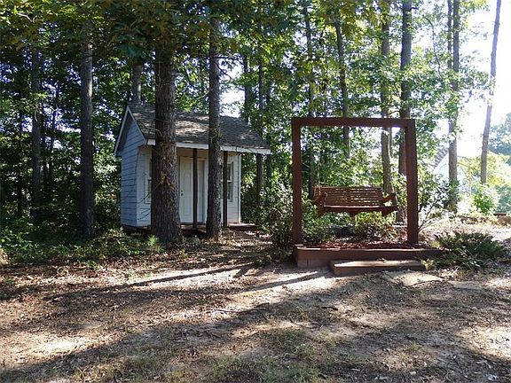 2nd image of 400 Heathgate Dr