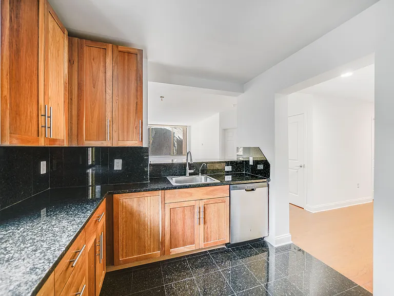 197 Gorge Rd #401 — Photo 2