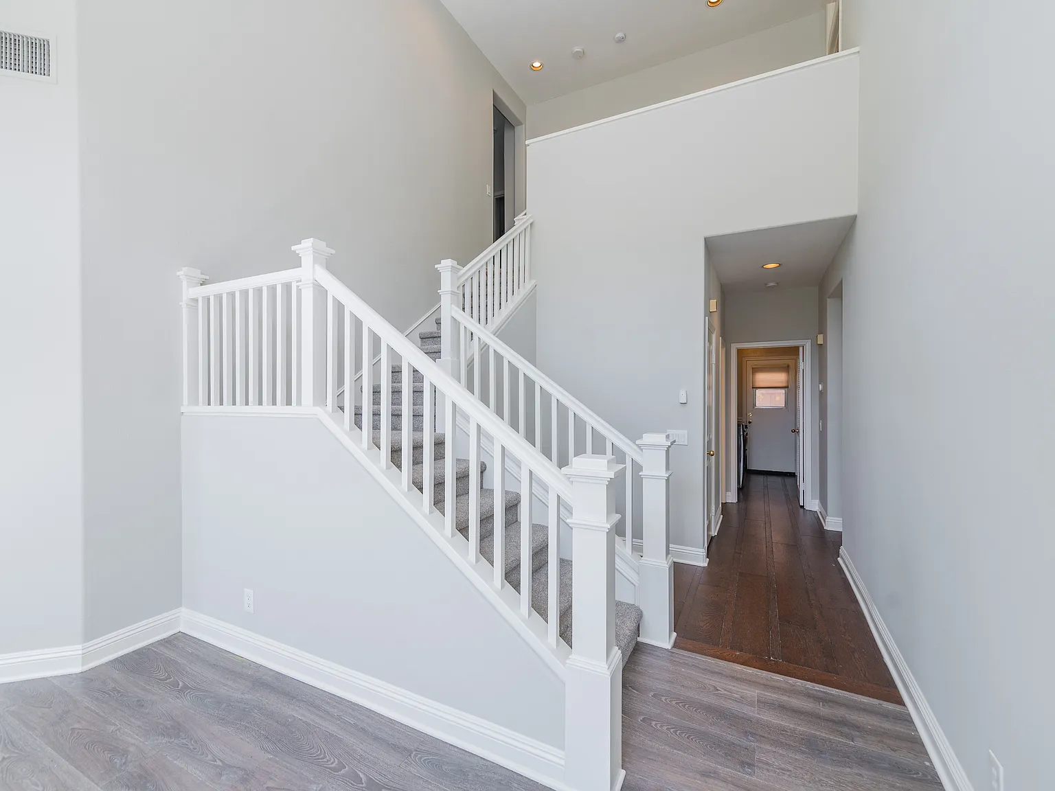 4 bed, 2.5 bath, 2200 sqft, $6,000 — Photo 4