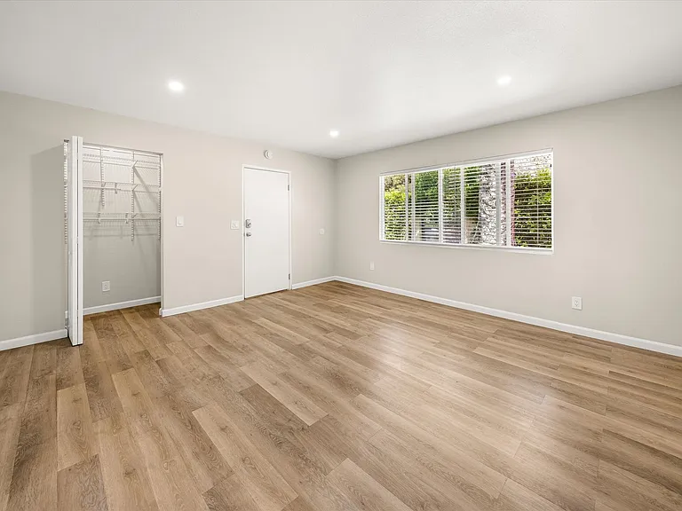 130 S Soledad St — Photo 9