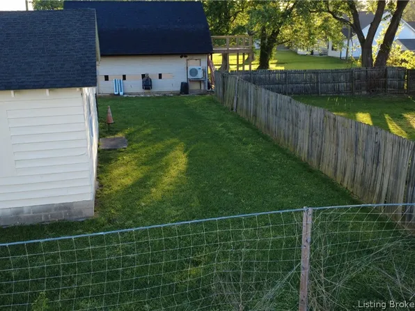 246 Broadway Street, Sellersburg, IN 47172