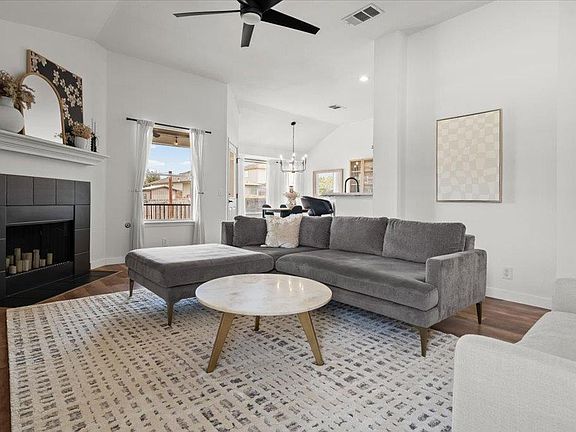 3rd image of 135 Langely