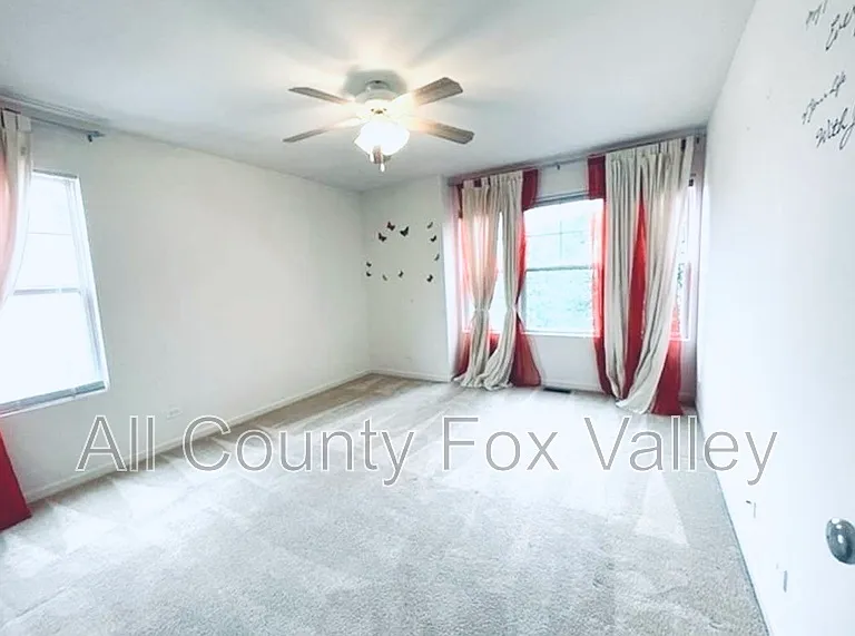 459 Grosvenor Ln — Photo 16