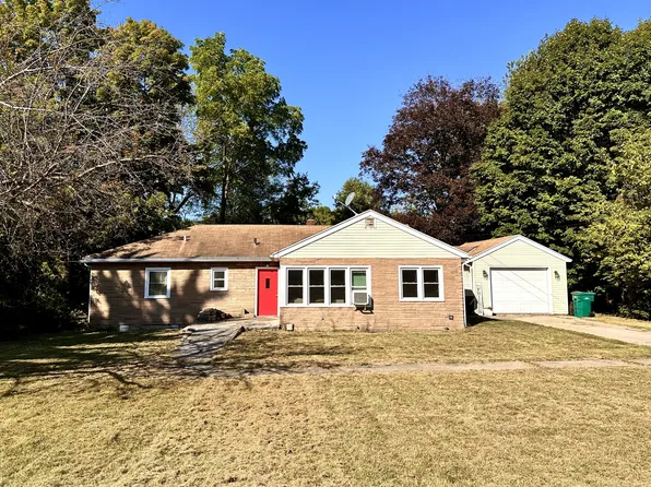 1122 N Broadway St, Hastings, MI 49058