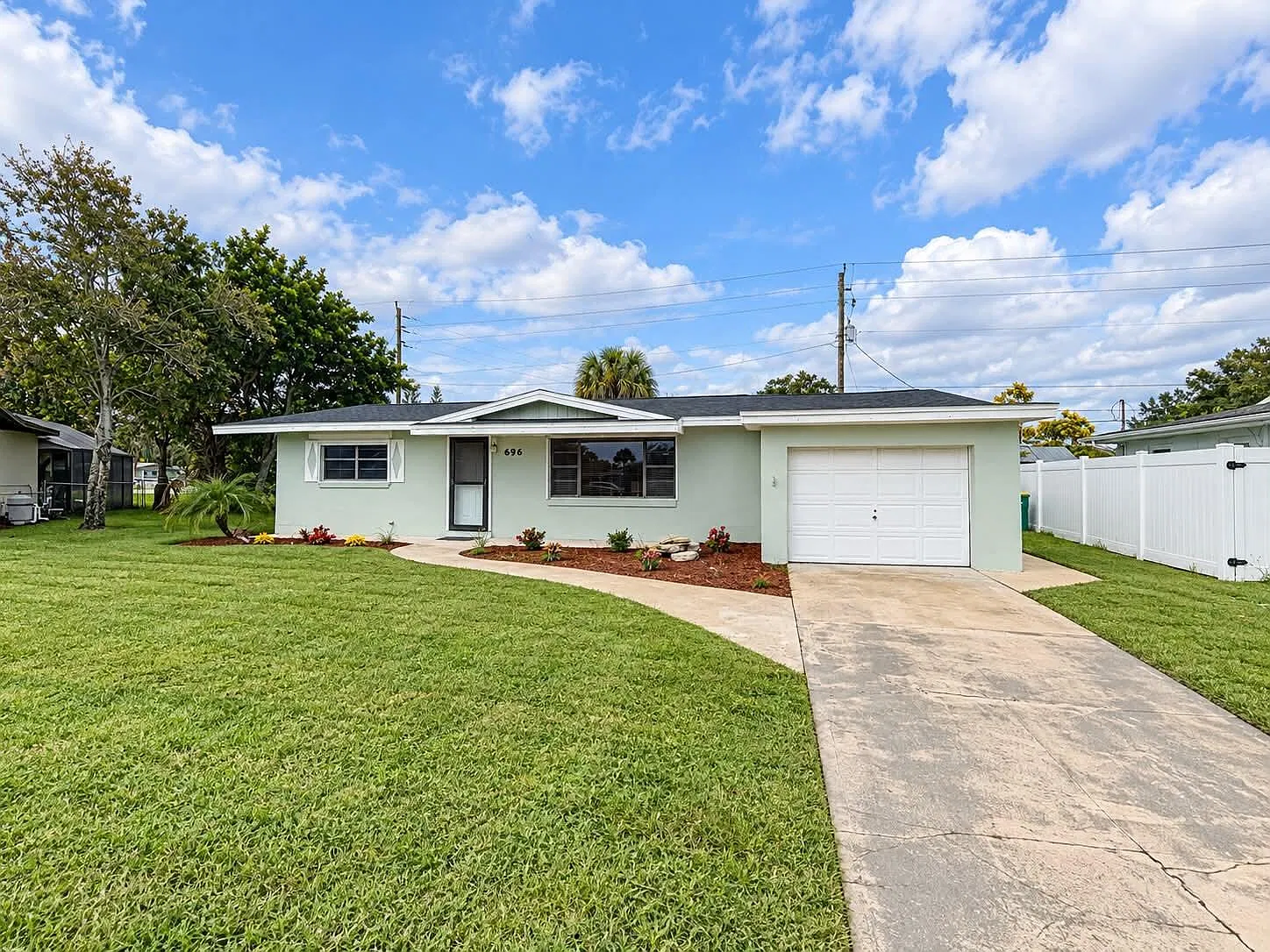 3 bed, 2.0 bath, 1376 sqft, $2,100 — Photo 1
