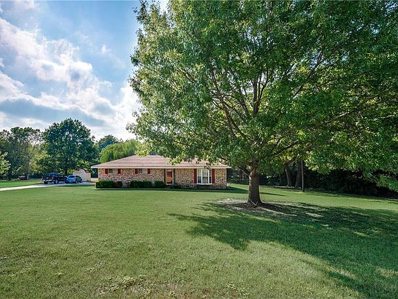 3rd image of 4505 Pecan Place Dr