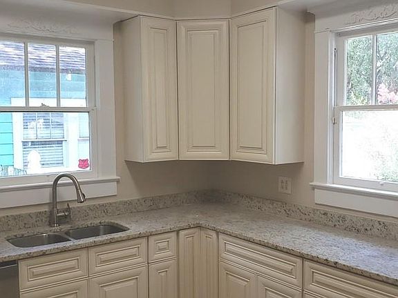 5th image of 2471 Palmetto Ave
