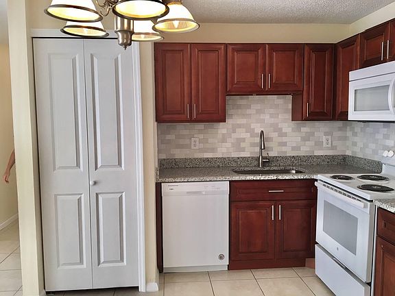 5th image of 12024 Alafaya Woods Ct