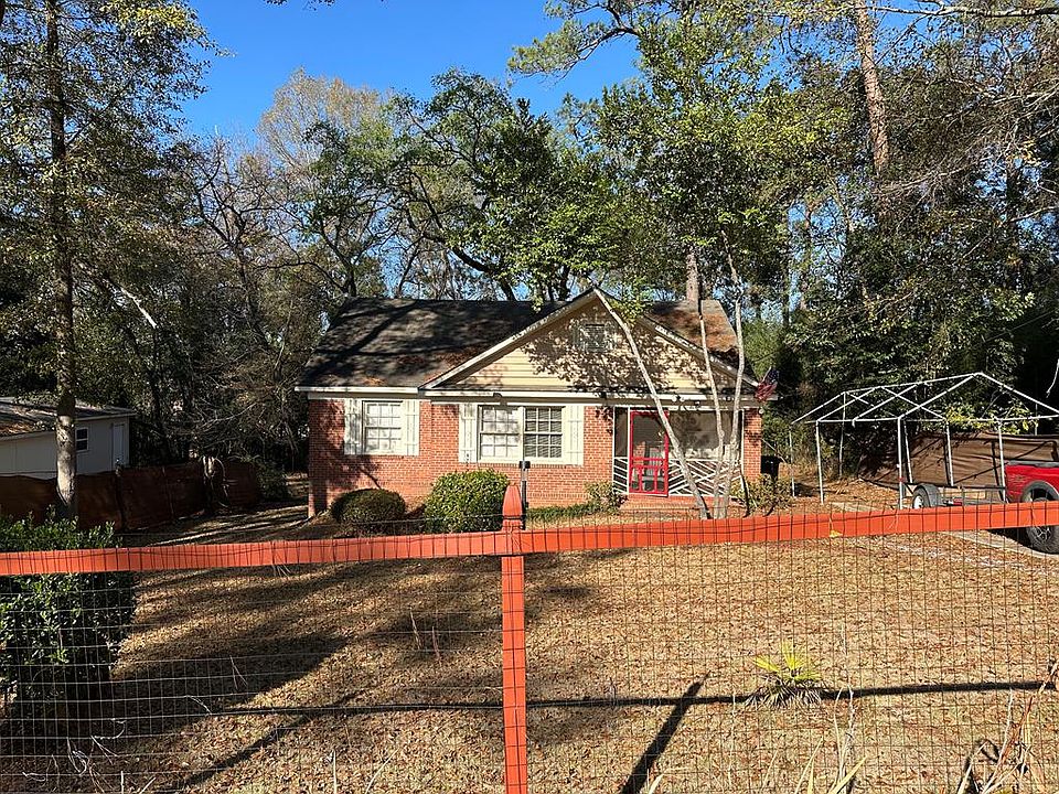 1st image of 3909 Ridgeway Dr