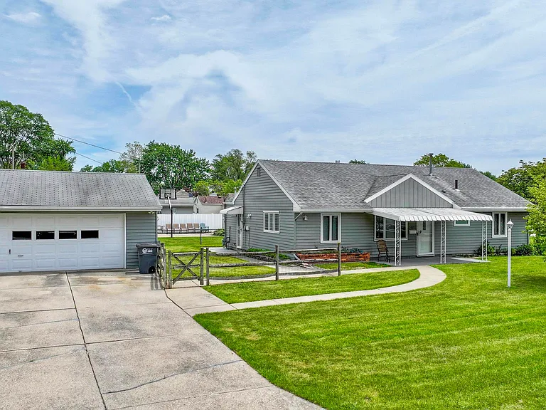 5108 Breezeway Dr — Photo 1