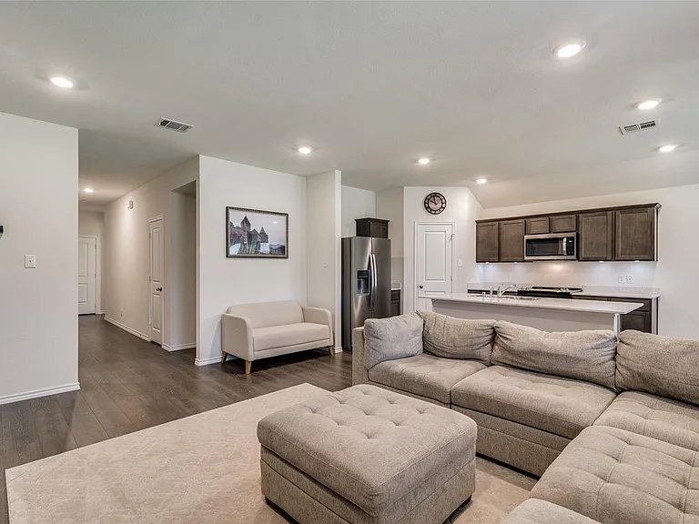 2117 Croton Ave — Photo 3