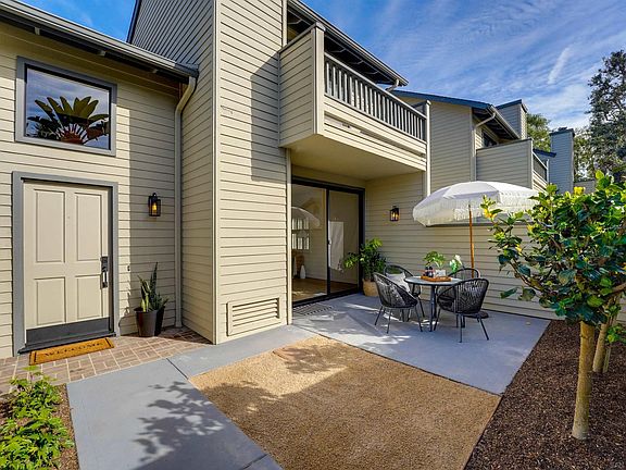 4th image of 159 Grandview St