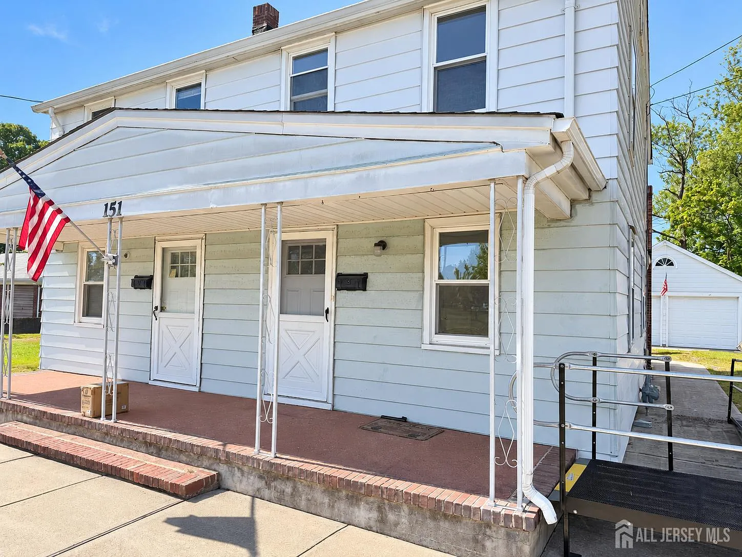3 bed, 1.0 bath, 1200 sqft, $3,000 — Photo 2