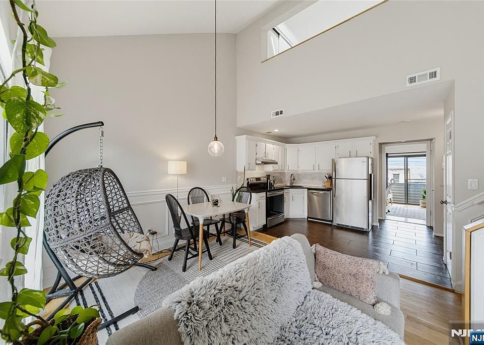 1st image of 77 Liberty St APT 8