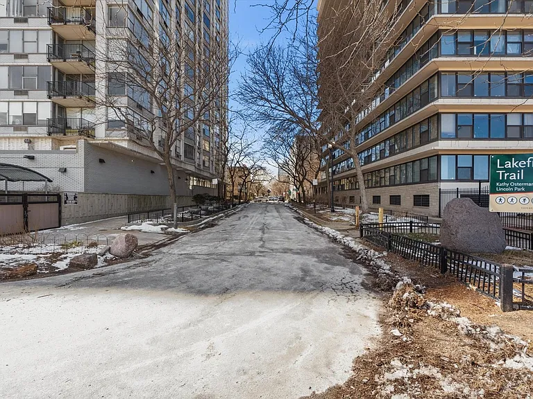 5739 N Winthrop Ave #1 — Photo 5