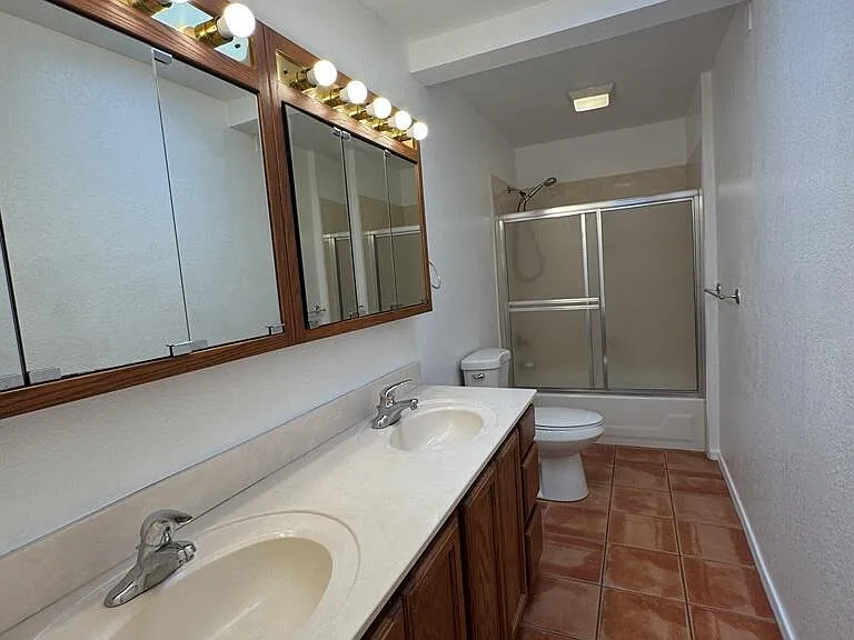 4818 S Santa Elena Ave — Photo 17