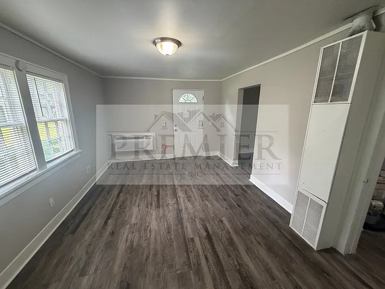 1611 S Northern Blvd #B — Photo 6