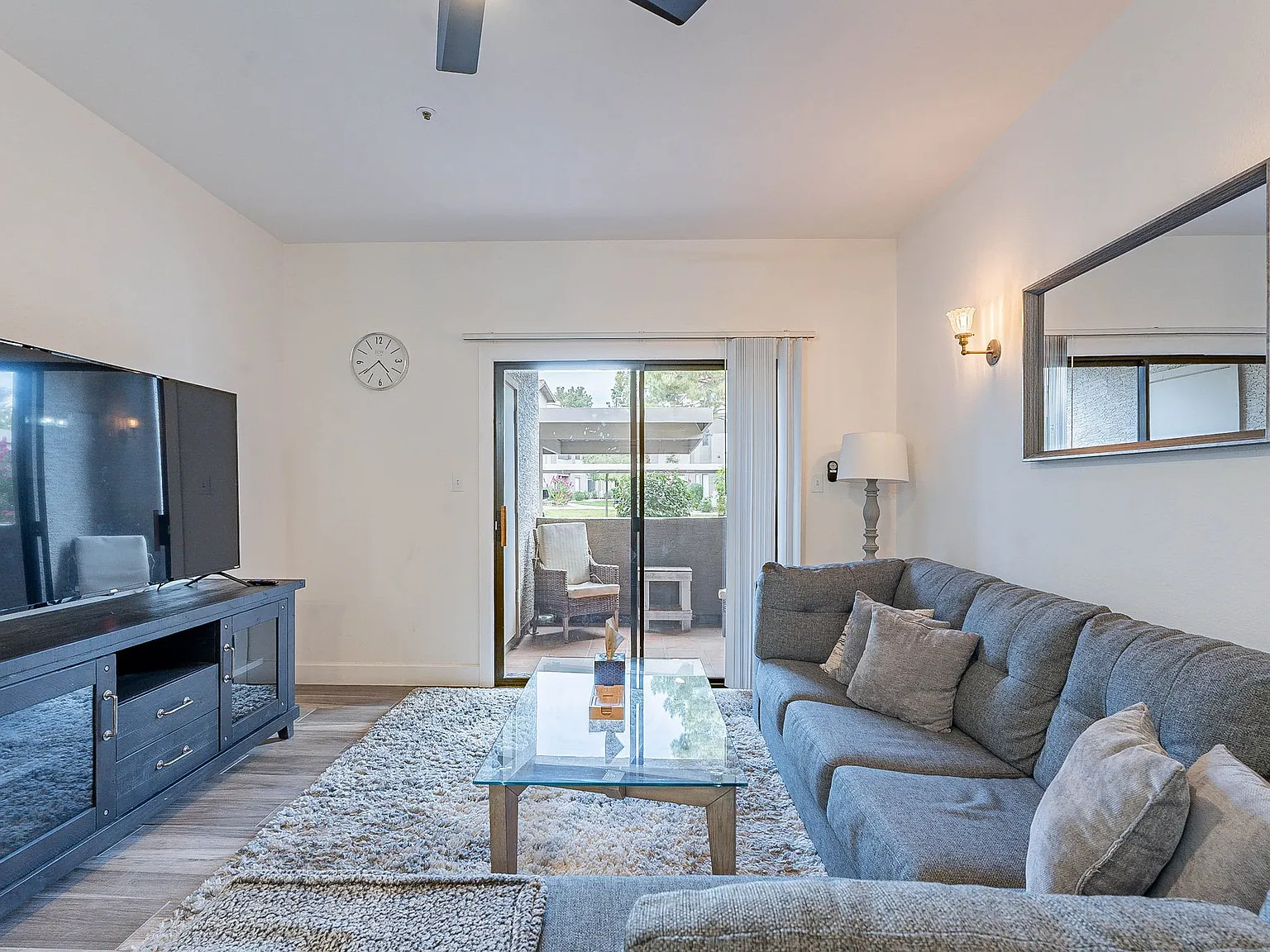 2 bed, 998 sqft, $2,400 — Photo 4