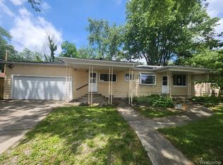 3302 Newton Rd, Commerce Township, MI 48382