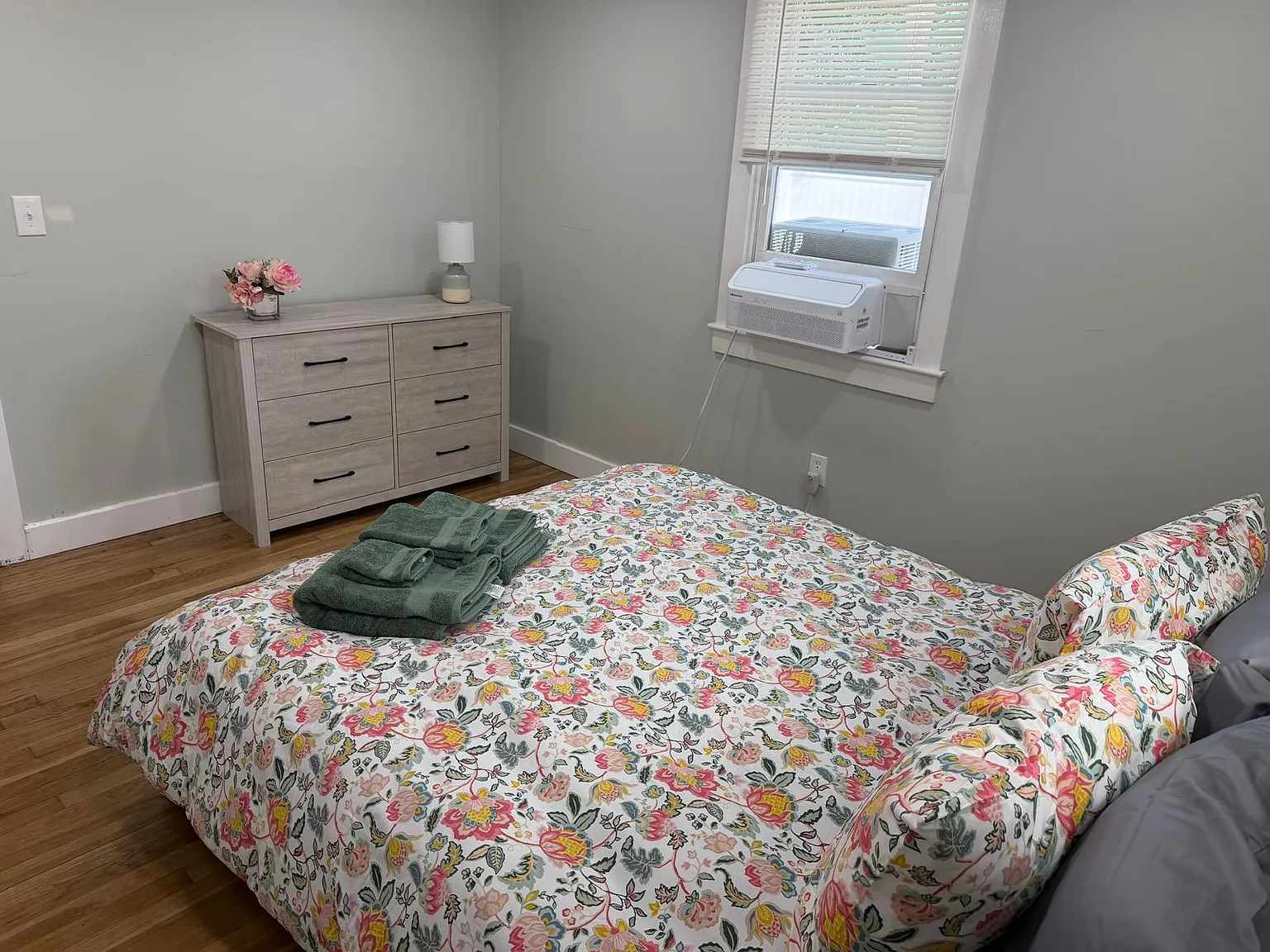 3 bed, 1008 sqft, $3,000 — Photo 2