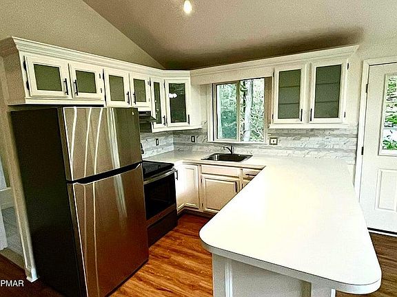 3rd image of 2883 Fairhaven Dr